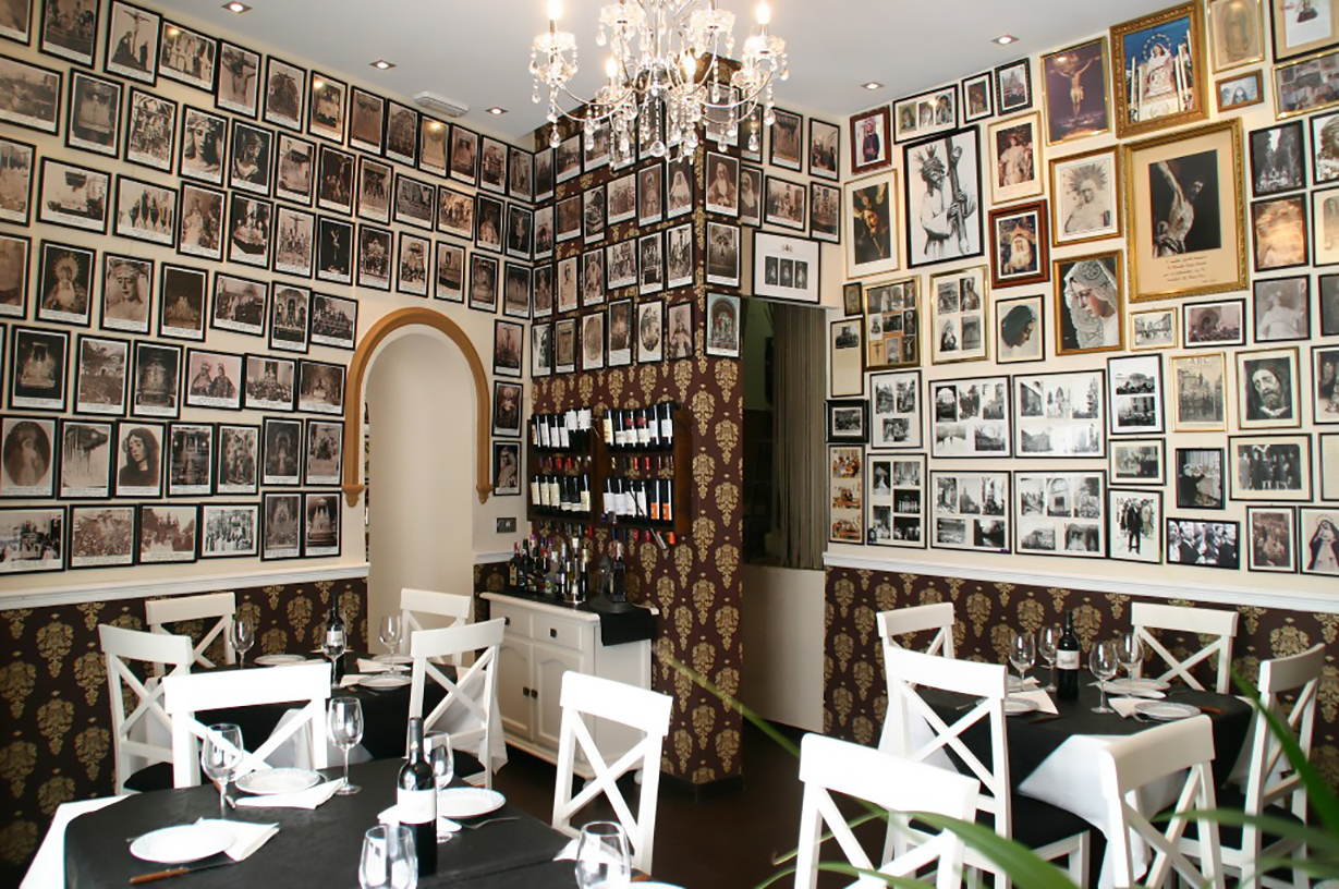 Salón interior de Casa Ricardo Sevilla